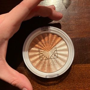 Full sized Ofra highlighter Everglow